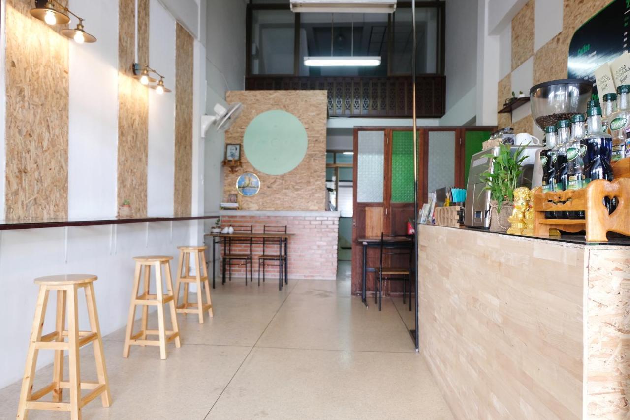 Charming House Hostel Phra Nakhon Si Ayutthaya Exterior photo